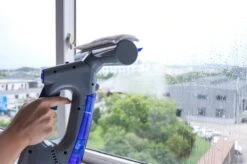 Swiss Pro+ Ruitenreiniger 3 In 1 WV 2 Blue Edition Window Vac - Ca. 120 M² - Waterzuiger - Incl. Smalle Zuigmond - Oplaadbaar - Raamwisser - Streeploos - Clicksystem - 2 Microvezeldoekjes - Met Sprayfunctie - Low Noise - Hepafilter 18 Swiss Pro+ Ruitenreiniger 3 In 1 WV 2 Blue Edition Window Vac - Ca. 120 M² - Waterzuiger - Incl. Smalle Zuigmond - Oplaadbaar - Raamwisser - Streeploos - Clicksystem - 2 Microvezeldoekjes - Met Sprayfunctie - Low Noise - Hepafilter -Reinigingsproducten 1200x799 2