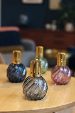 Ashleigh & Burwood Lampenolie Geurolie - Freesia & Orchid 250 Ml -Reinigingsproducten 800x1200 6